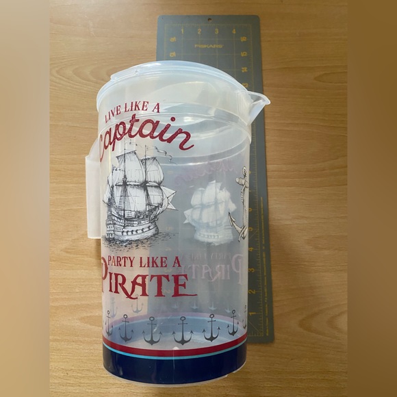 Live like a captain, party like a pirate plastic ice tea pitcher - Picture 8 of 9